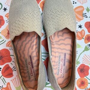 Skechers Women's Tan Knit Flats